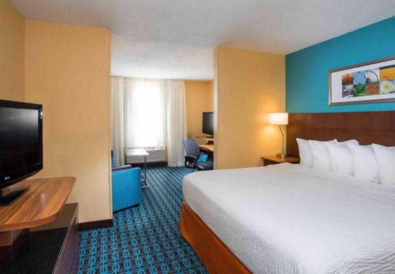 Fairfield Inn & Suites Dallas Park Central Buitenkant foto