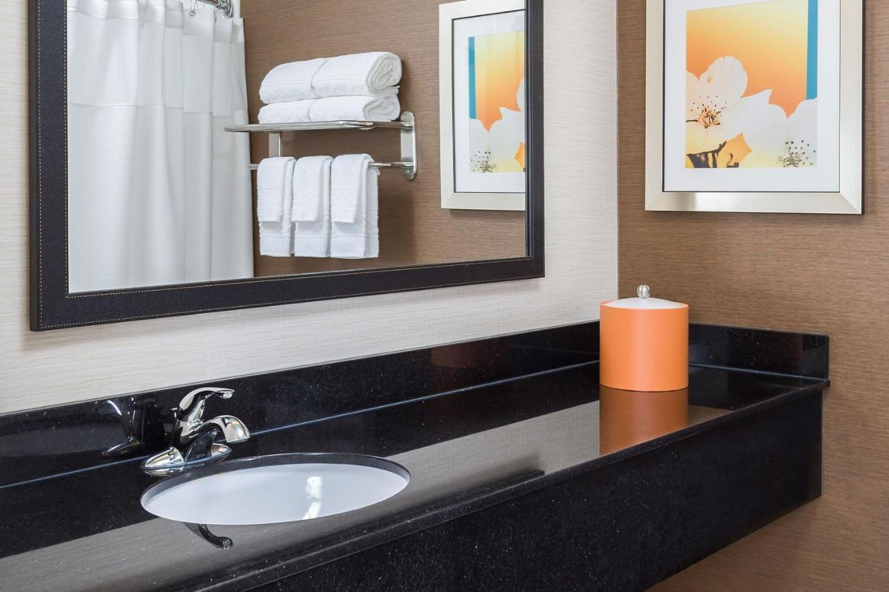 Fairfield Inn & Suites Dallas Park Central Buitenkant foto
