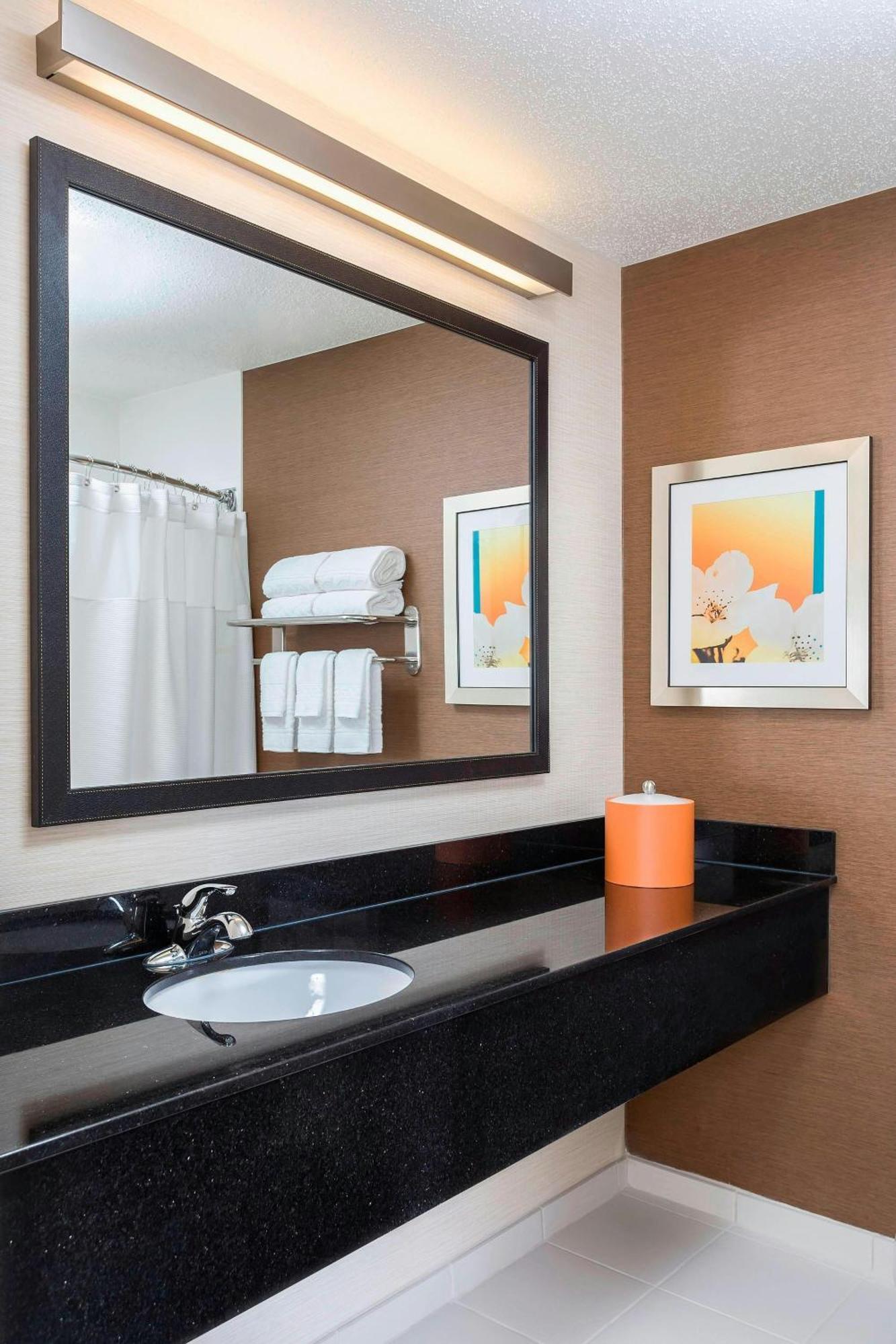 Fairfield Inn & Suites Dallas Park Central Buitenkant foto
