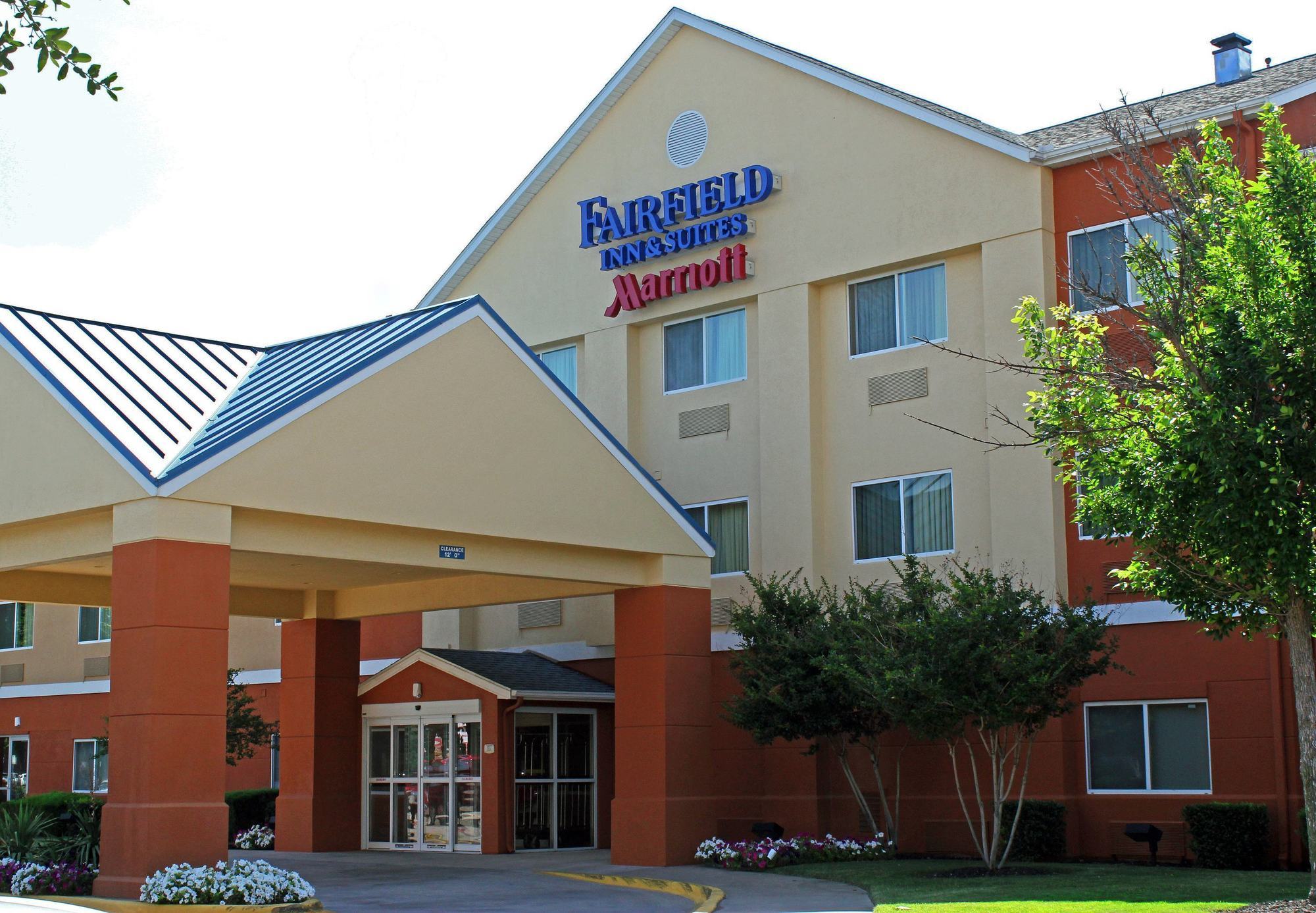 Fairfield Inn & Suites Dallas Park Central Buitenkant foto