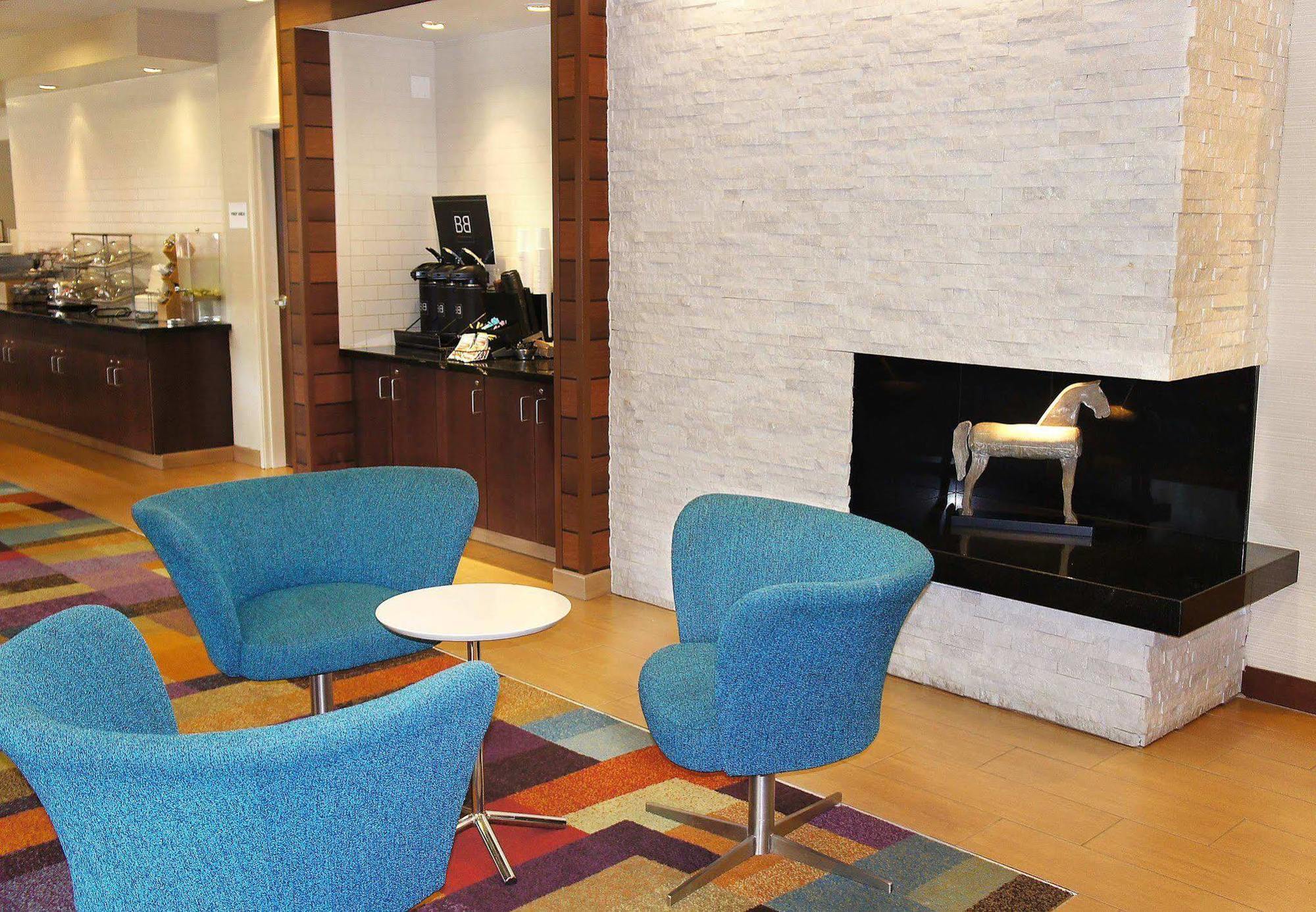 Fairfield Inn & Suites Dallas Park Central Buitenkant foto