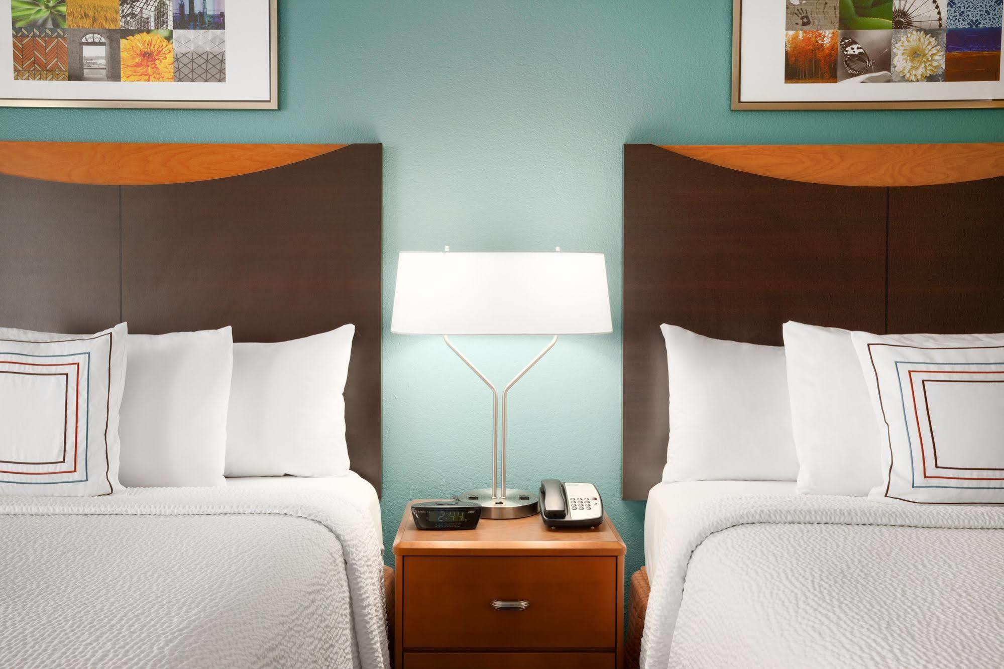 Fairfield Inn & Suites Dallas Park Central Buitenkant foto